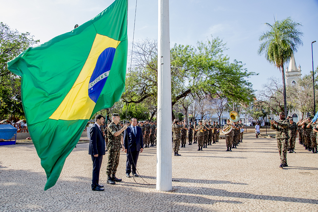 Hasteamento Da Bandeira Nacional Abre A Semana Da Pátria